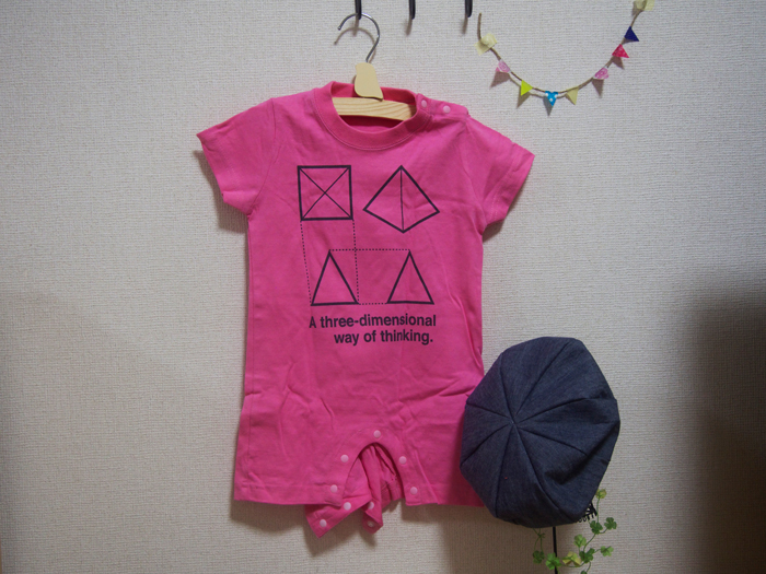 子供用オリジナル ロンパースとオリジナルTシャツ